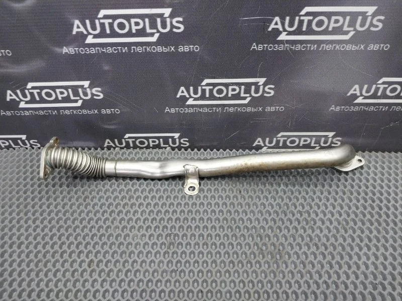 Патрубок системы охлаждения Opel Astra H 2005 55559575 ХЭТЧБЕК Z16XEP