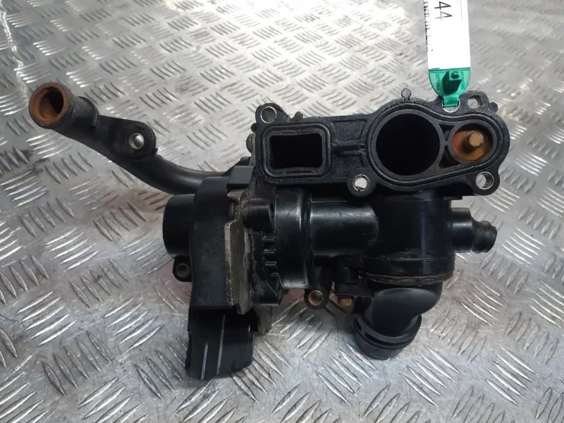 Водяной насос (Помпа) Volkswagen Passat B7 1.8TSI