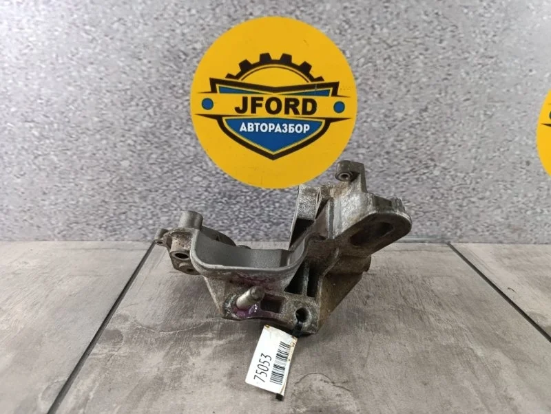 Кронштейн двигателя Ford Focus 3 2014 CB8