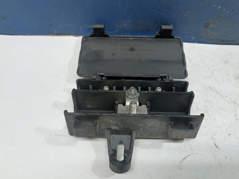 Блок предохранителей Audi A8 2008 4E0941824A