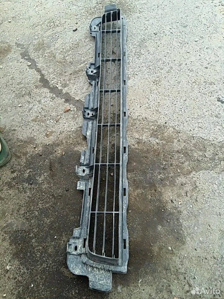 Решетка в бампер центральная Toyota Land Cruiser Prado 150 (2009—2013) 3.0