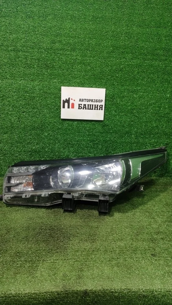 Фара Toyota Corolla 2013 180