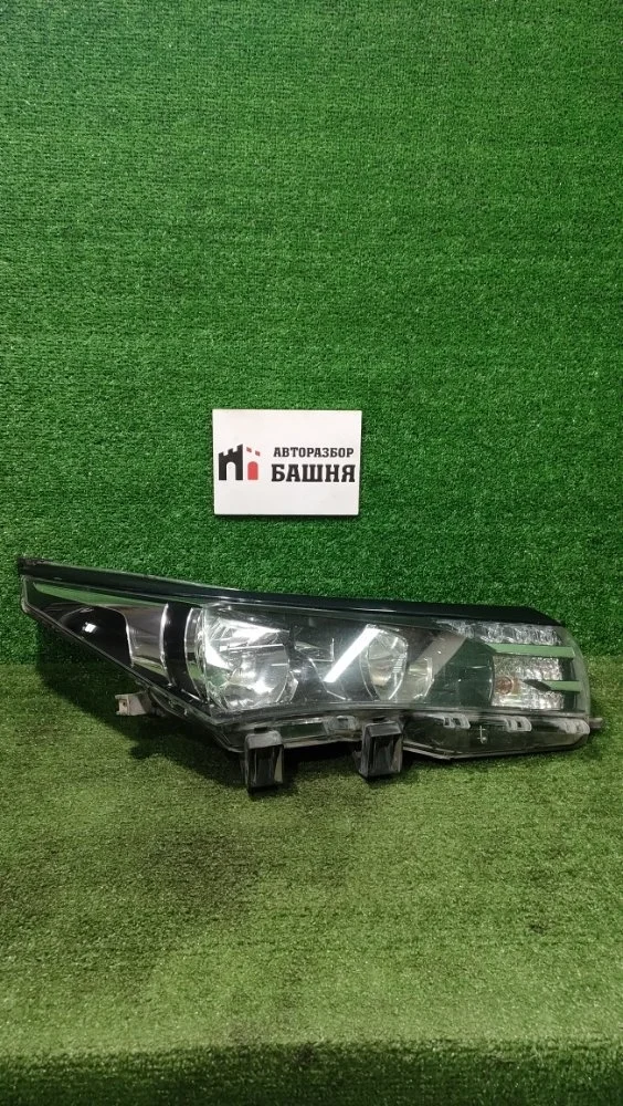 Фара Toyota Corolla 2013 180