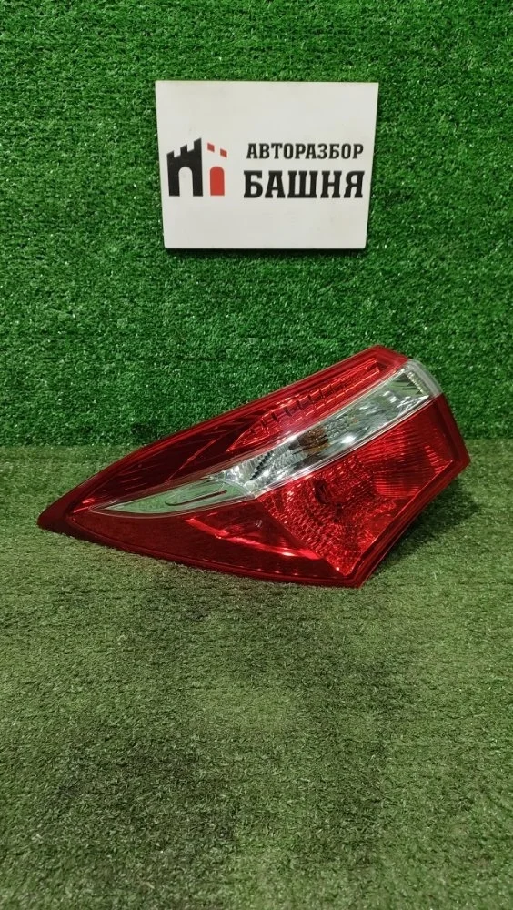 Фонарь наружний Toyota Corolla 2013 180