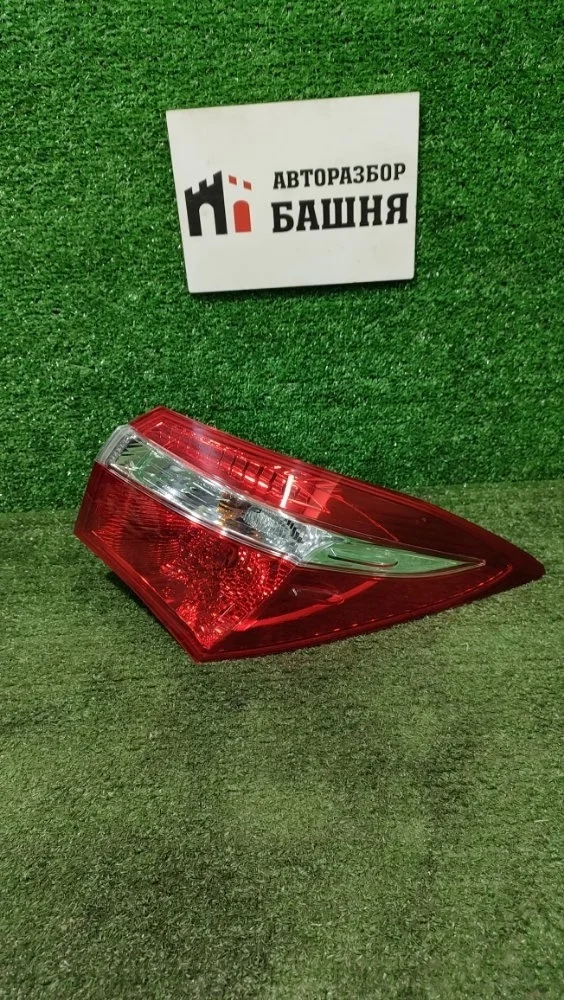 Фонарь наружний Toyota Corolla 2013 180