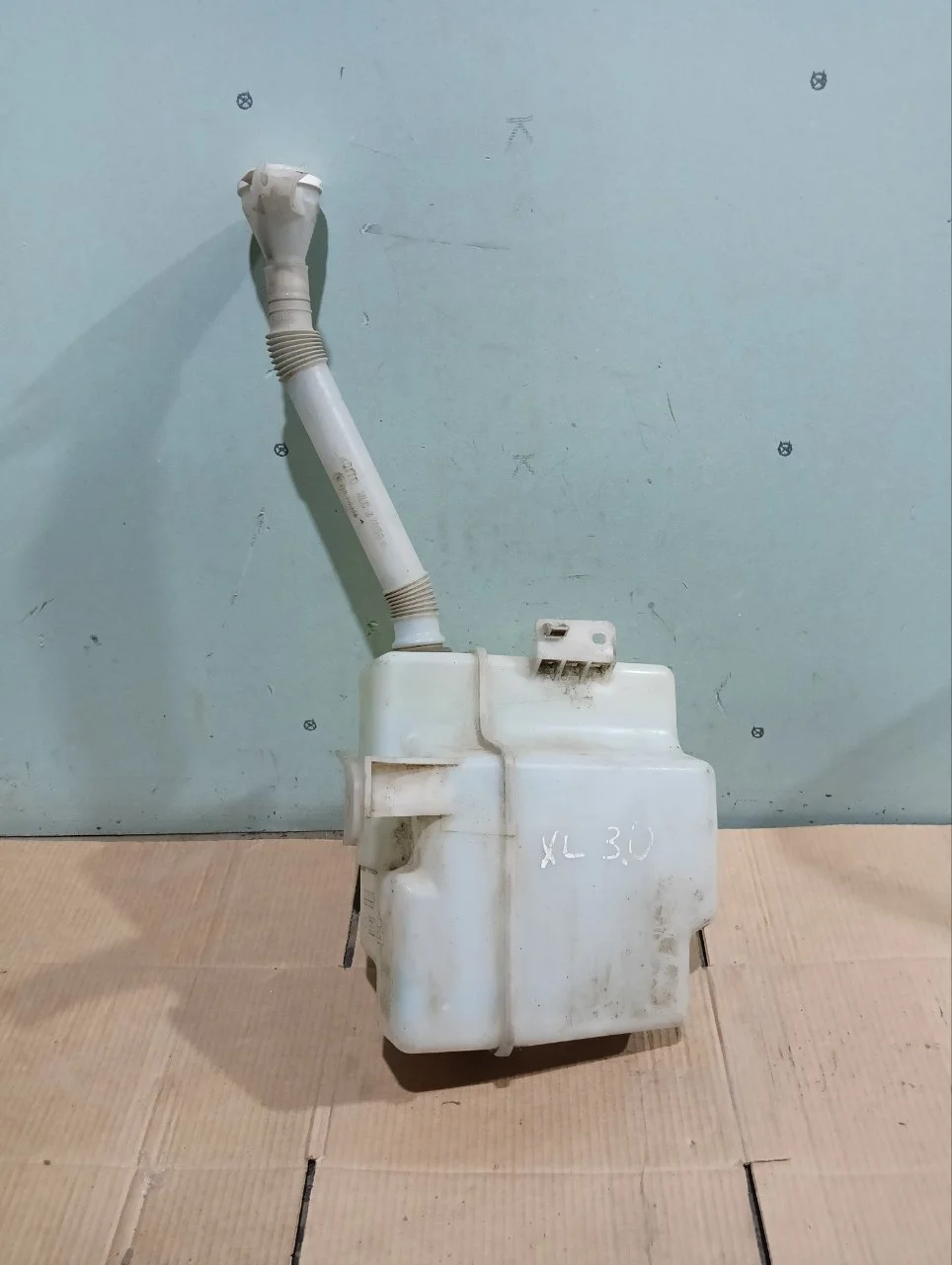 Бачок омывателя Mitsubishi Outlander XL 2009-2012