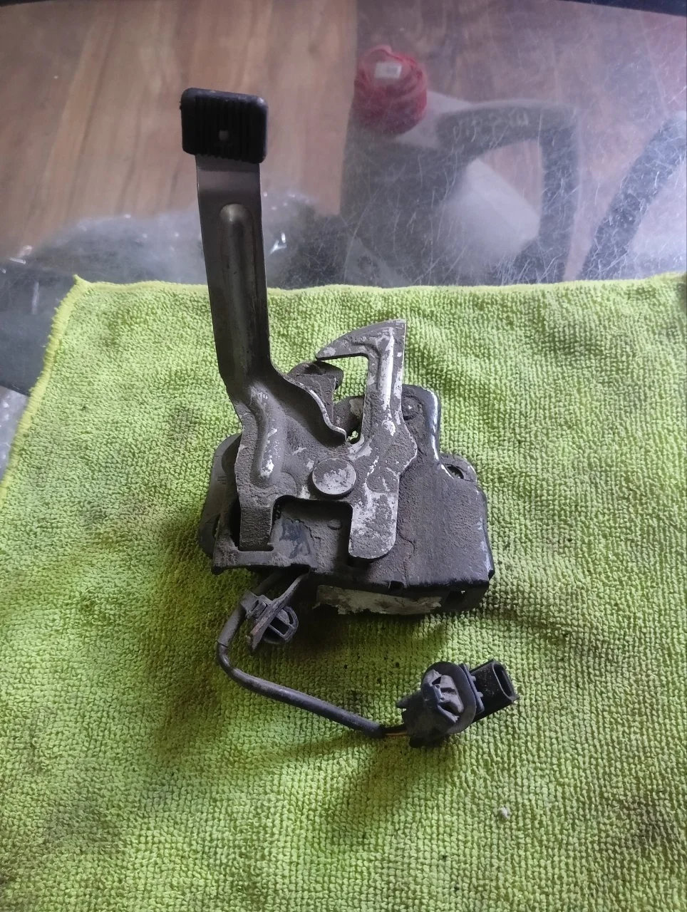 Замок капота Honda CR-V 3 2007-2012