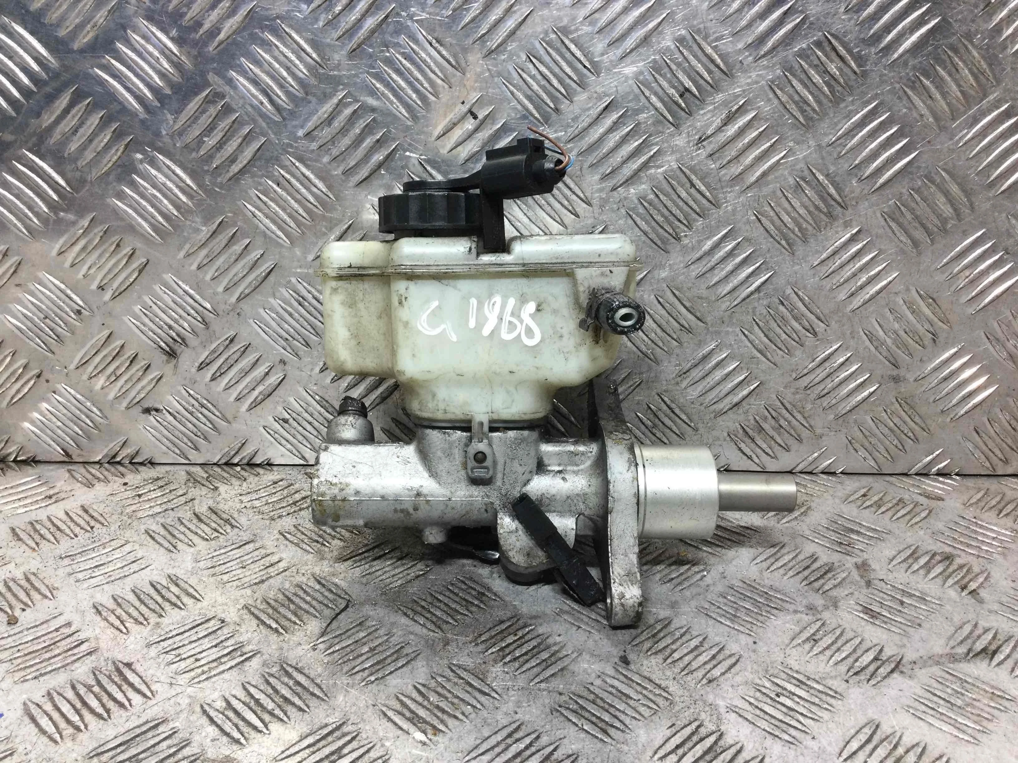 Цилиндр тормозной главный Skoda Octavia A5 (2004-2008) бензин 1.6 i Механика Х/б