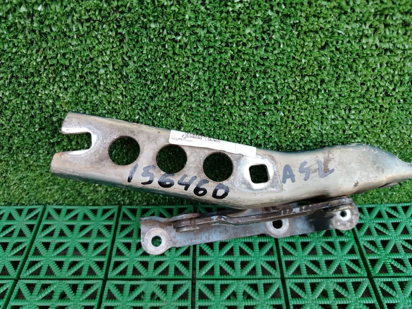 Петля капота SKODA OCTAVIA 1Z 2004- левая голубая б/у OCTAVIA 1Z(2004-2012)