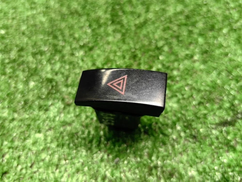 Кнопка аварийной сигнализации Chevrolet Lacetti