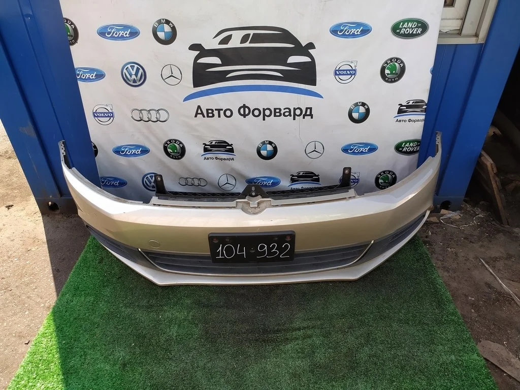 Бампер передний VW Jetta 6 2011-2014 5C6807217D