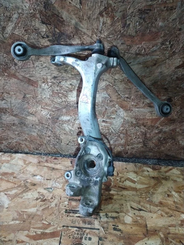 Кулак в сборе со ступицей Audi S4 2006 8ED