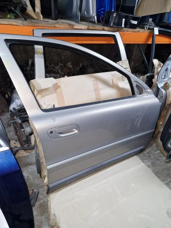 Дверь Volvo XC70 2002 SZ