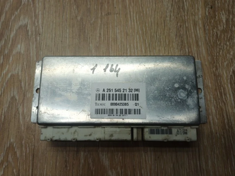 Блок управления пневмоподвеской Mercedes GL X164