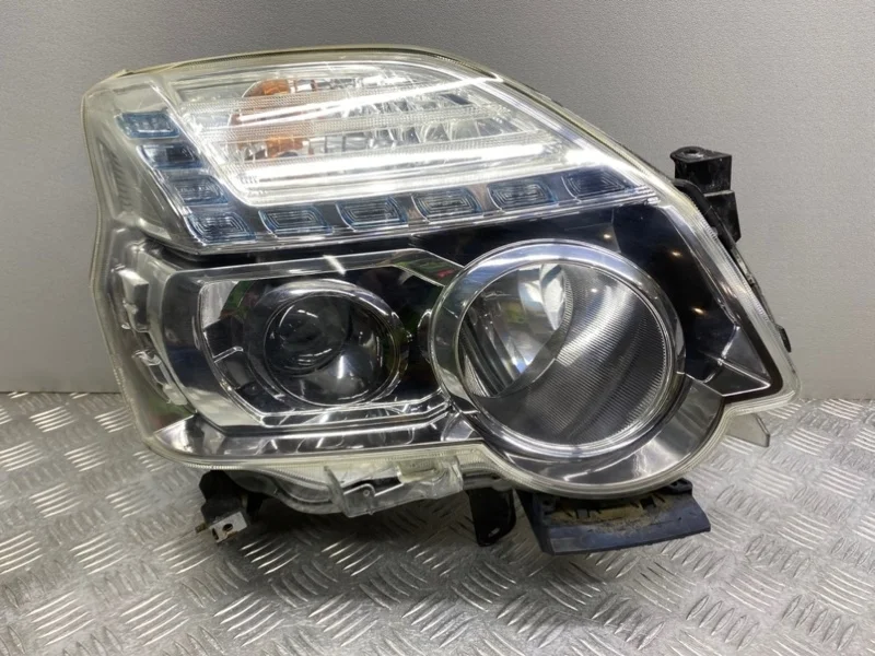 Фара ксенон Nissan X-Trail T31