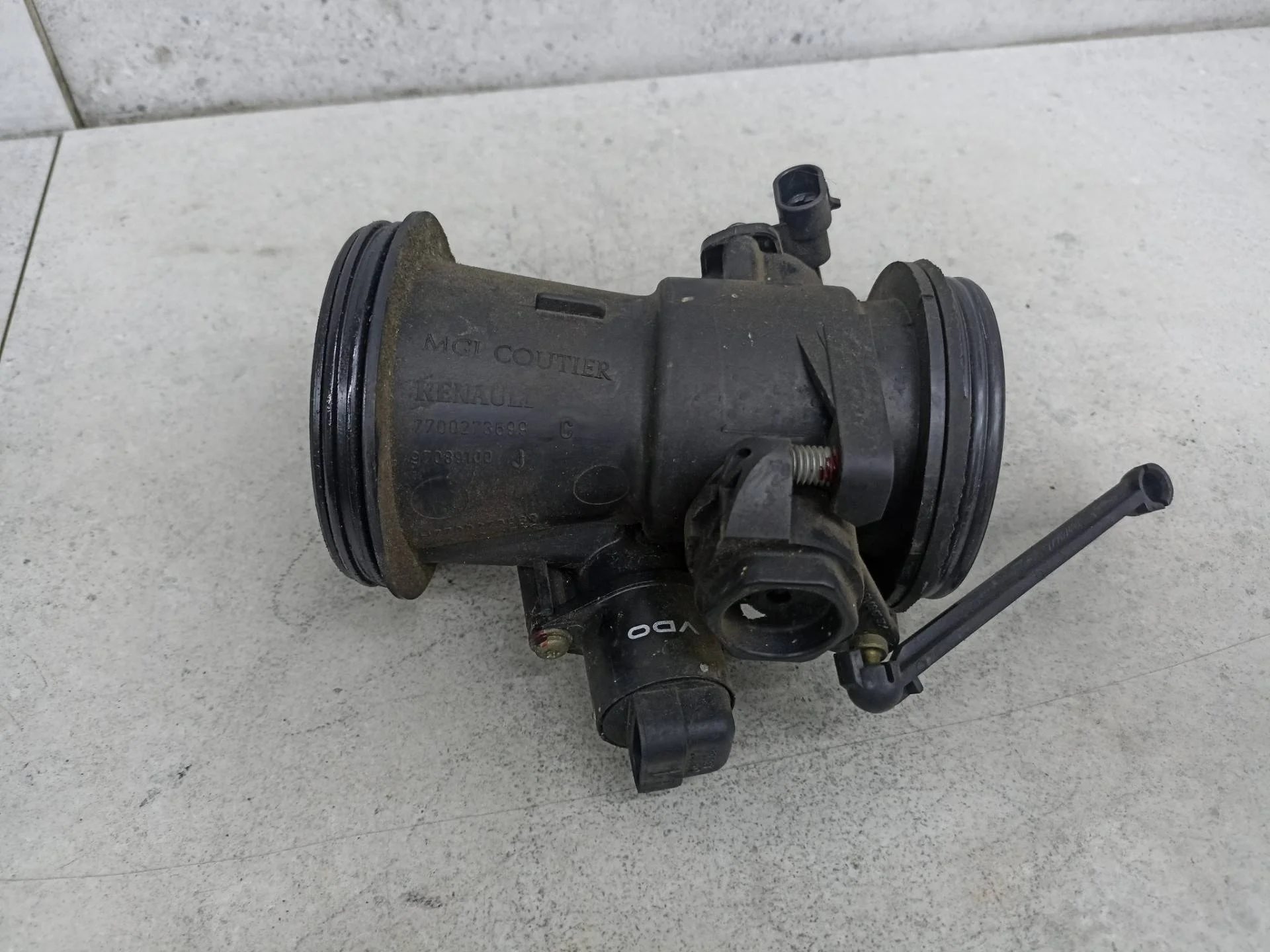 Дроссельная заслонка Renault Logan 2007 8200682611