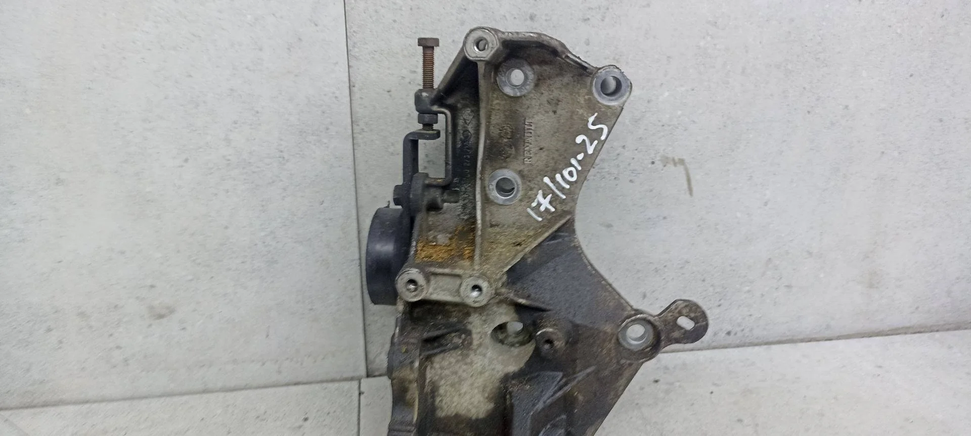 Кронштейн генератора Renault Logan 2007 7700273712