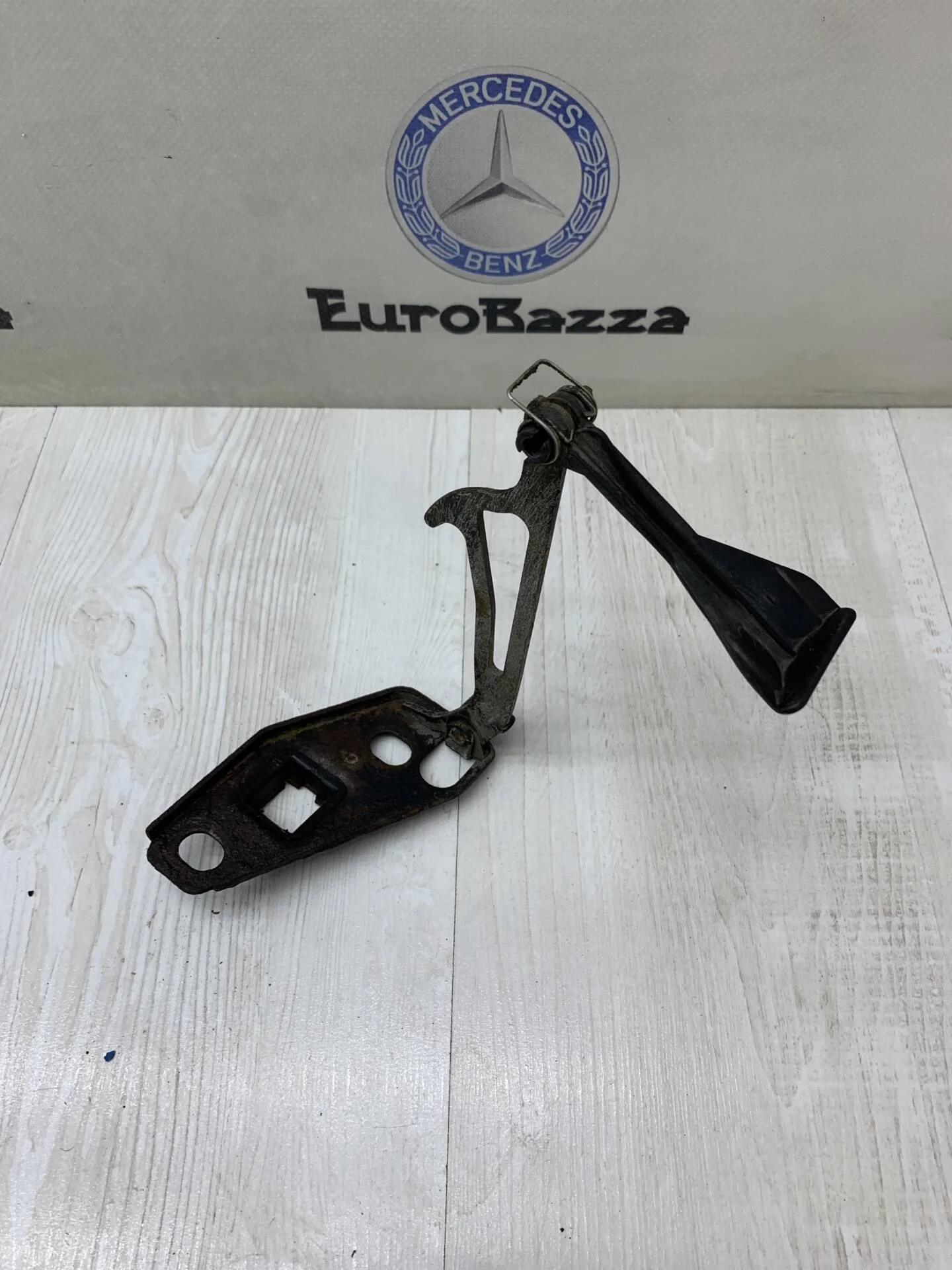 Замок капота Mercedes W163