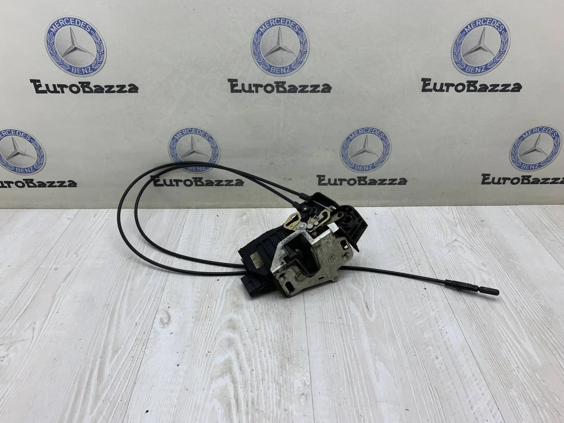 Замок двери задней правой Mercedes W163