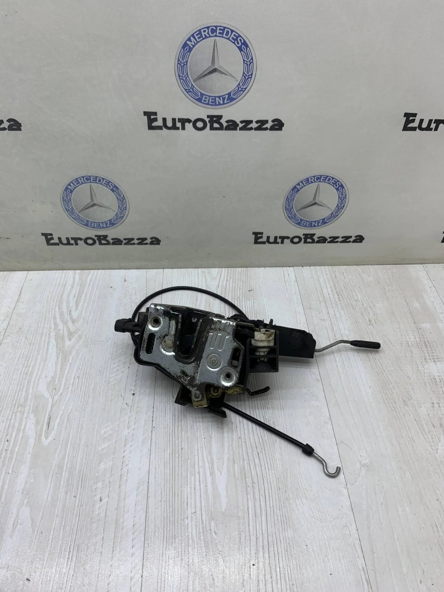 Замок двери передней правой Mercedes W163