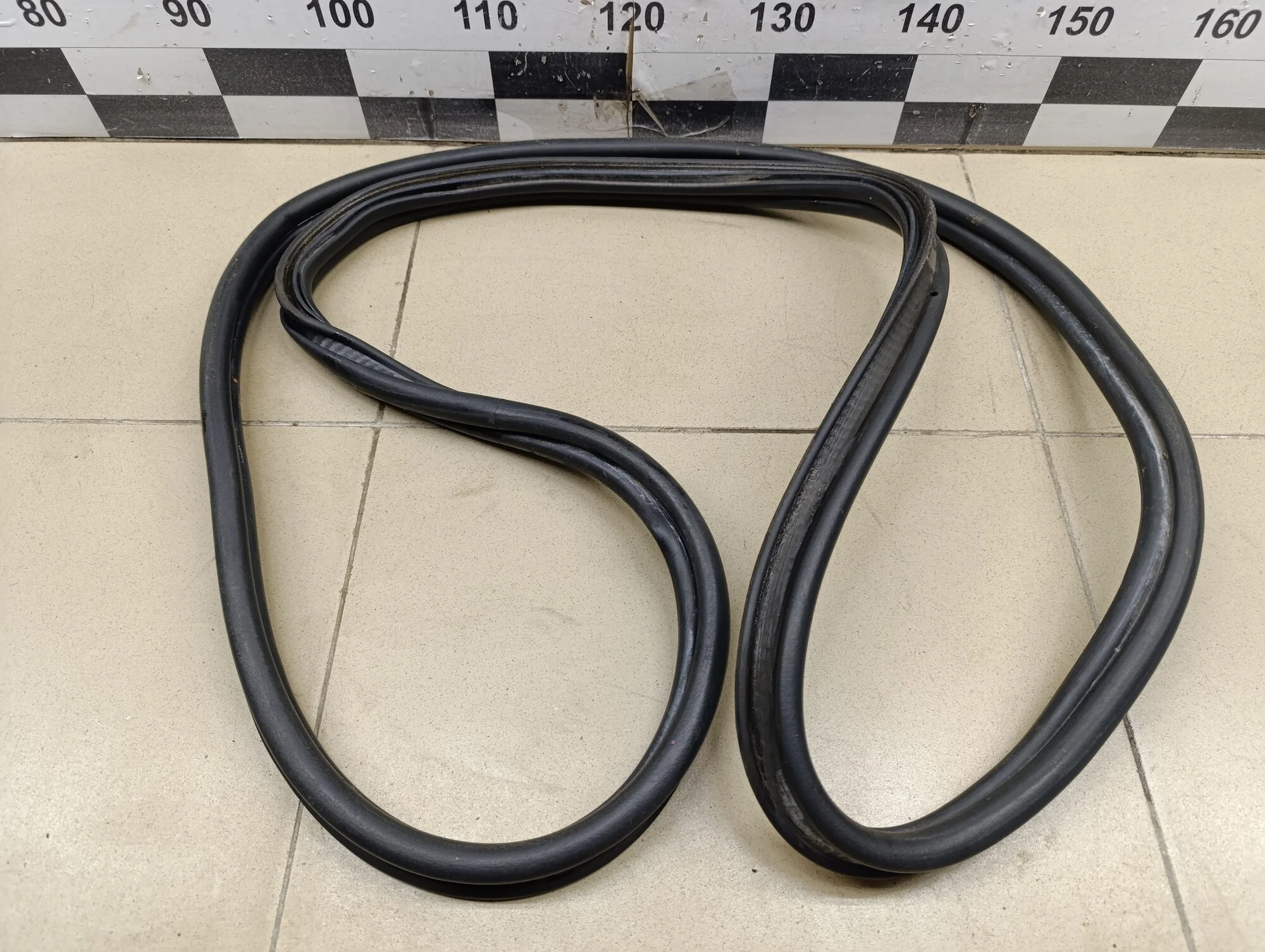 Уплотнитель багажника  Passat [B5] 1996-2000