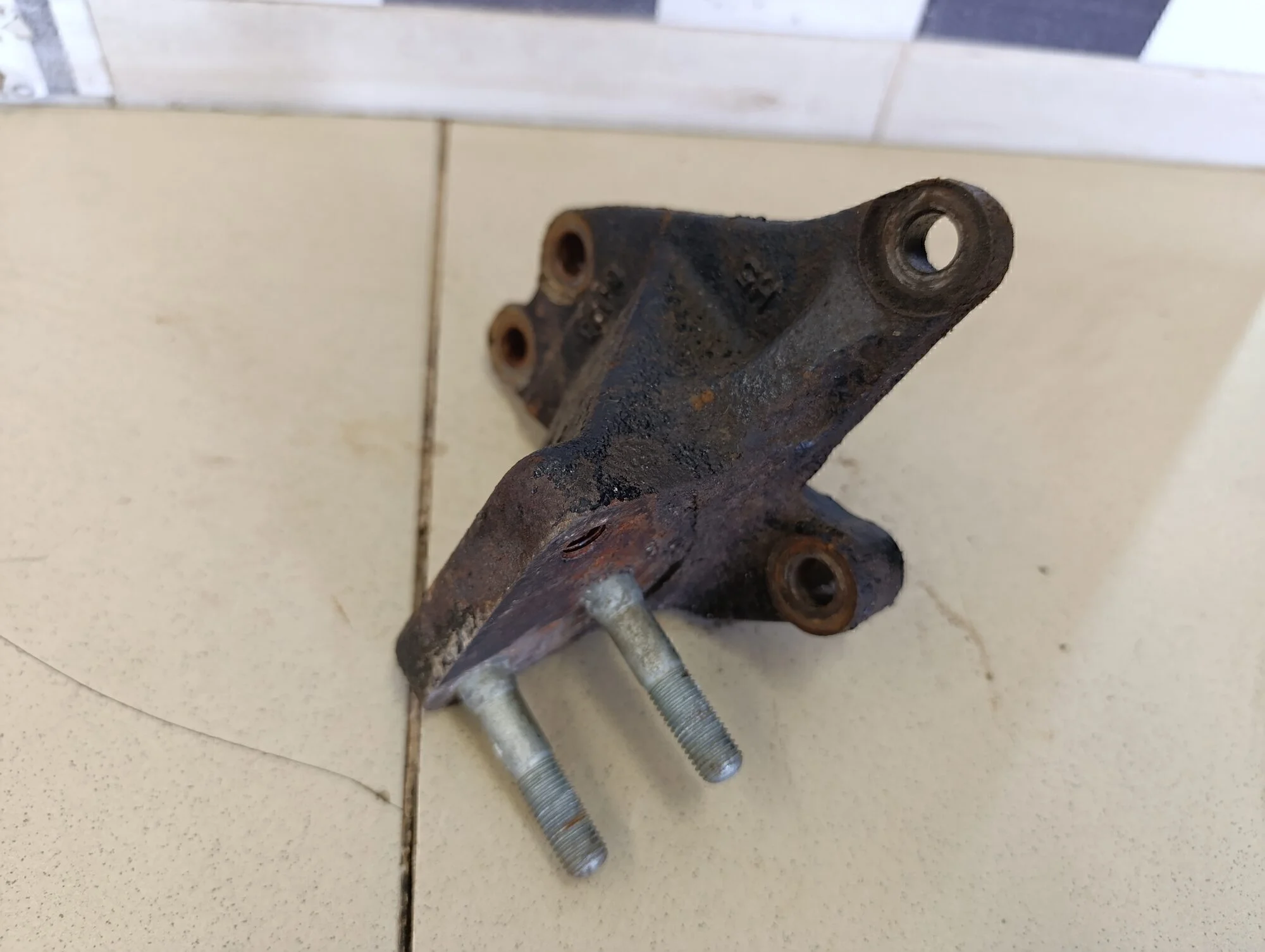 Кронштейн двигателя правый Ceed 2007- 2012