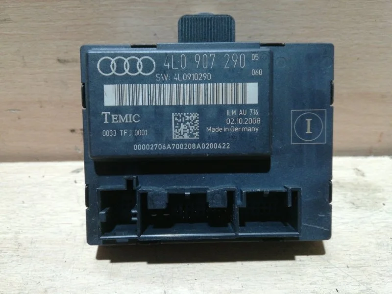 Блок управления дверьми Audi Q7