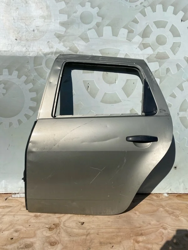 Дверь Renault Duster