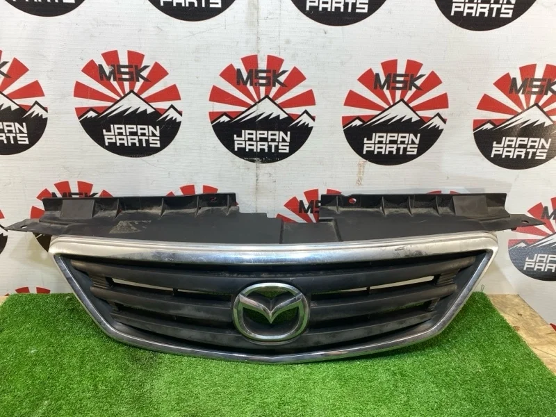 Решетка радиатора Mazda MPV