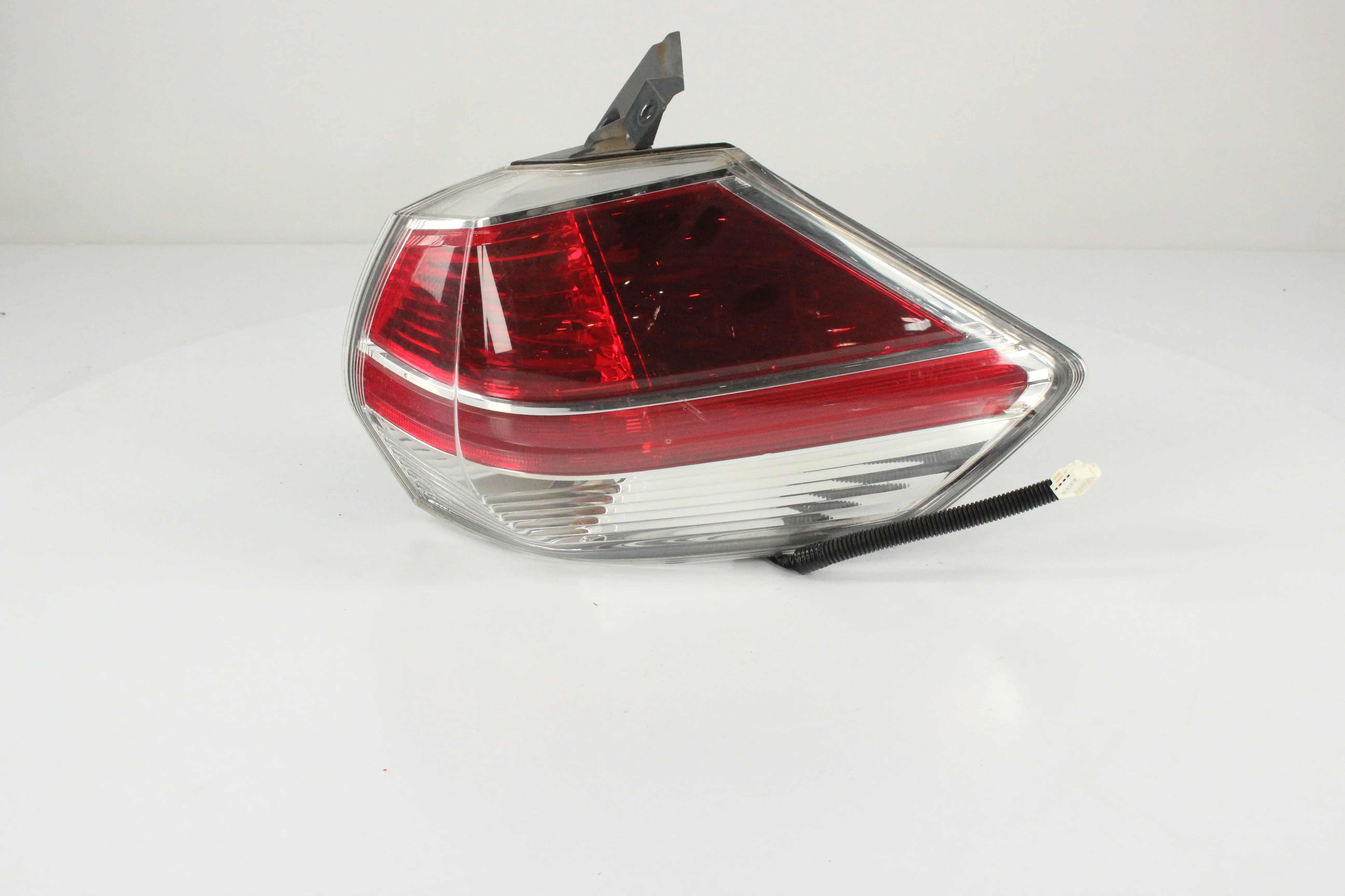 ФОНАРЬ NISSAN ROGUE X-TRAIL HNT32 HT32 NT32 T32 22017939 1 МОДЕЛЬ ПРАВЫЙ 265504CA0A VA7570