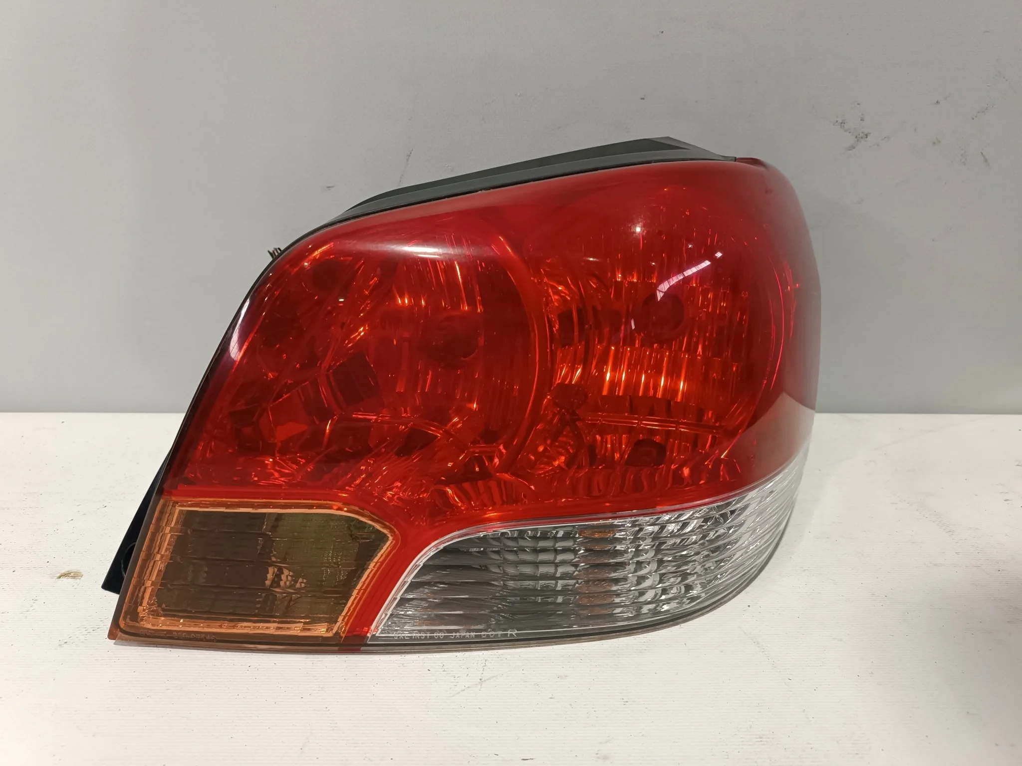 ФОНАРЬ MITSUBISHI AIRTREK CU2W CU4W CU5W 22087546 ПРАВЫЙ MR954404 XE266