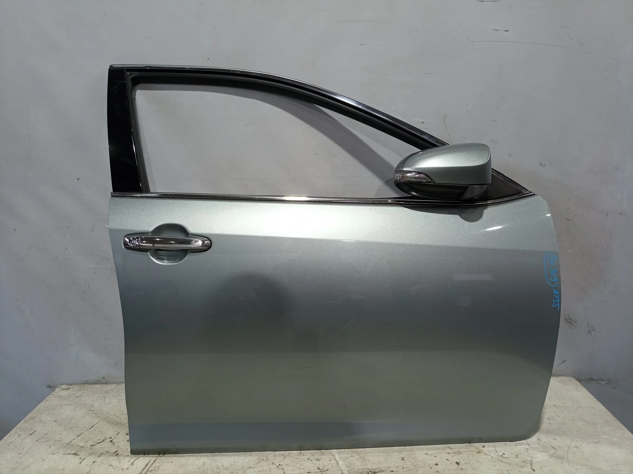 ДВЕРЬ TOYOTA DAIHATSU ALTIS CAMRY ACV51 ASV50 AVV50 AVV50N GSV50 6700133200 ПЕРЕДНЯЯ ПРАВАЯ голубой DY309