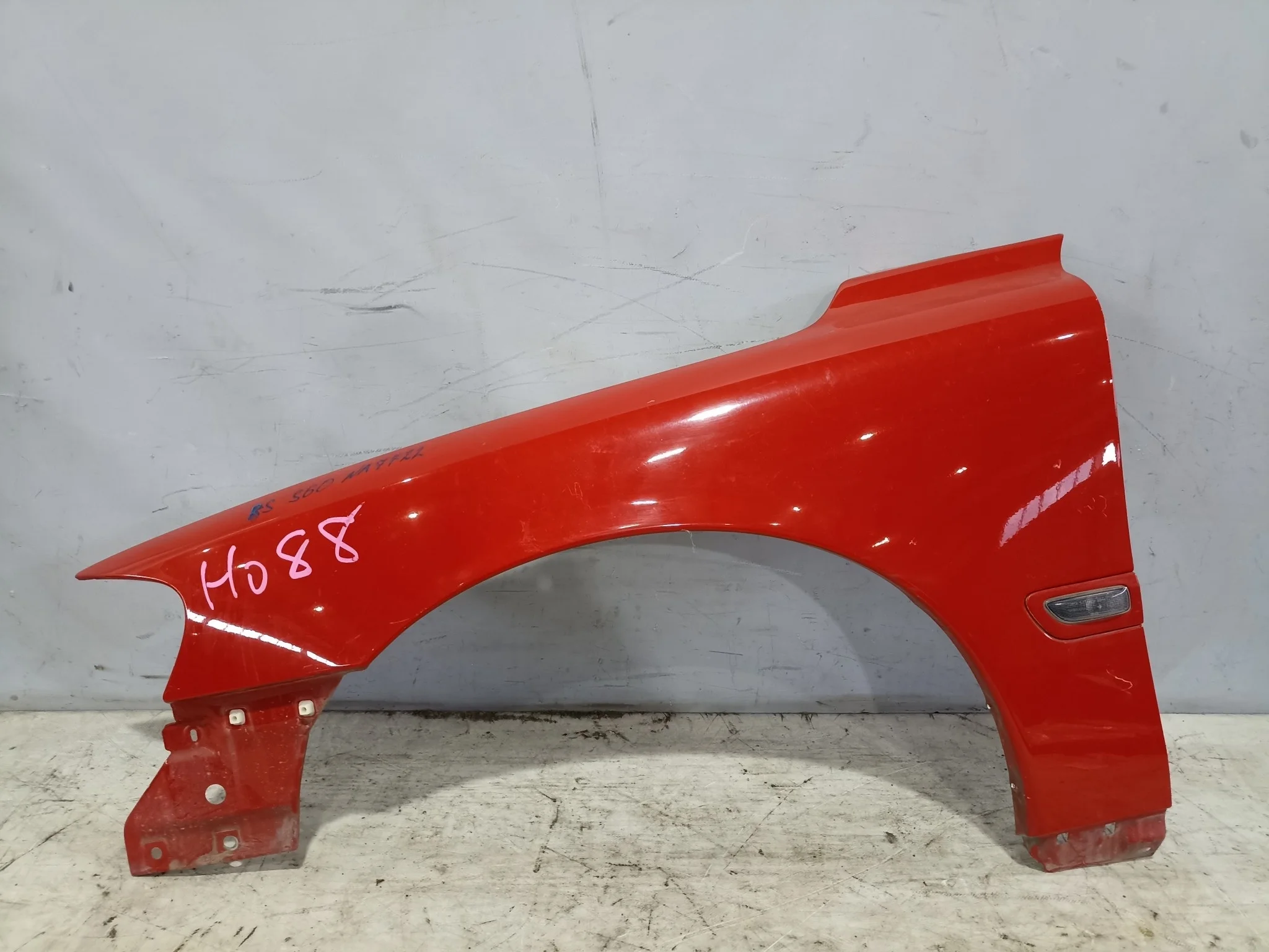 КРЫЛО VOLVO S60 V70 RH RS SJ SW 30796492 ПЕРЕДНЕЕ ЛЕВОЕ красный, 612 NA7722