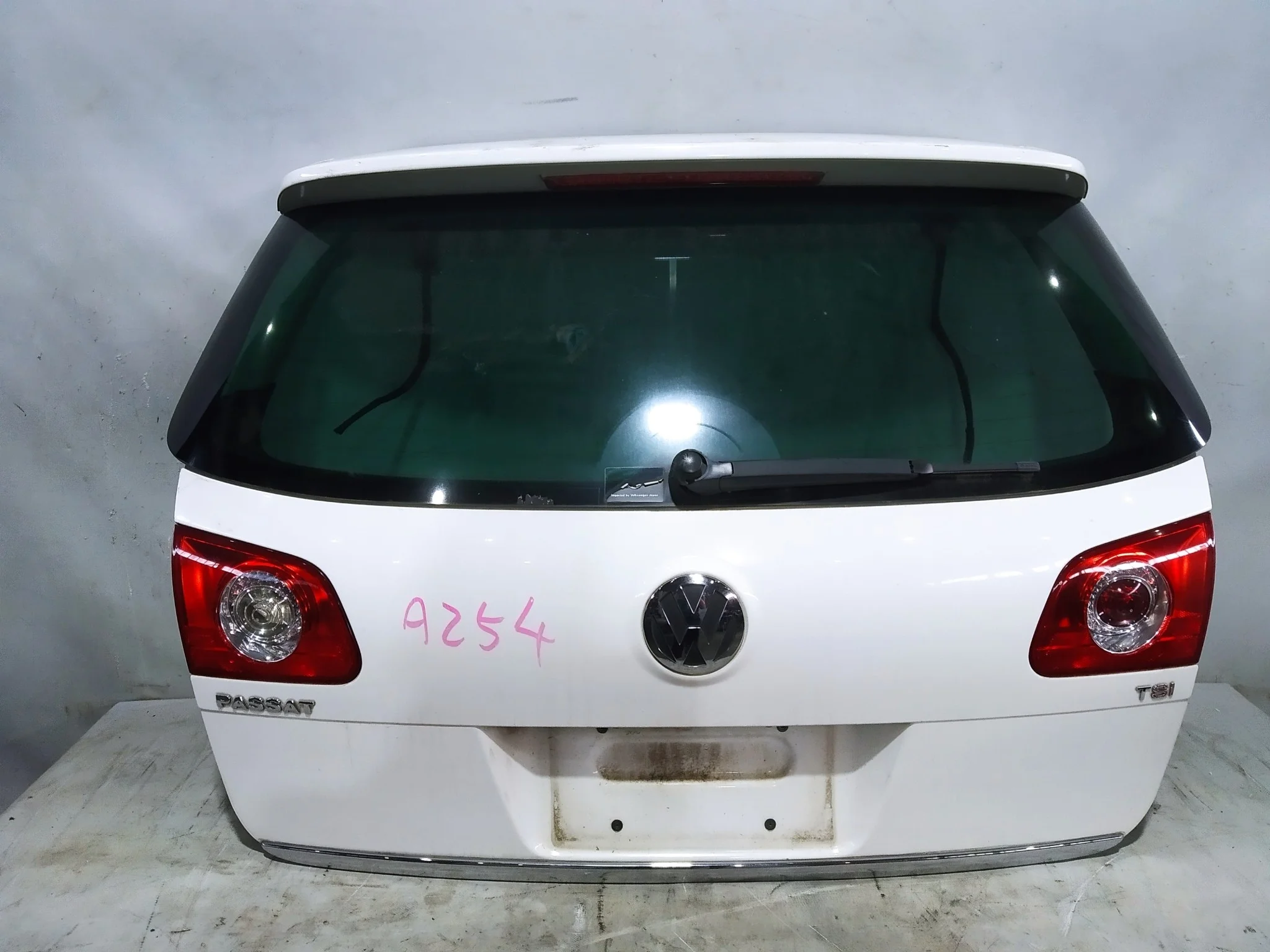 ДВЕРЬ ЗАДНЯЯ VOLKSWAGEN PASSAT 3C5 B6 3C9827025N белый, LB9A NA8057