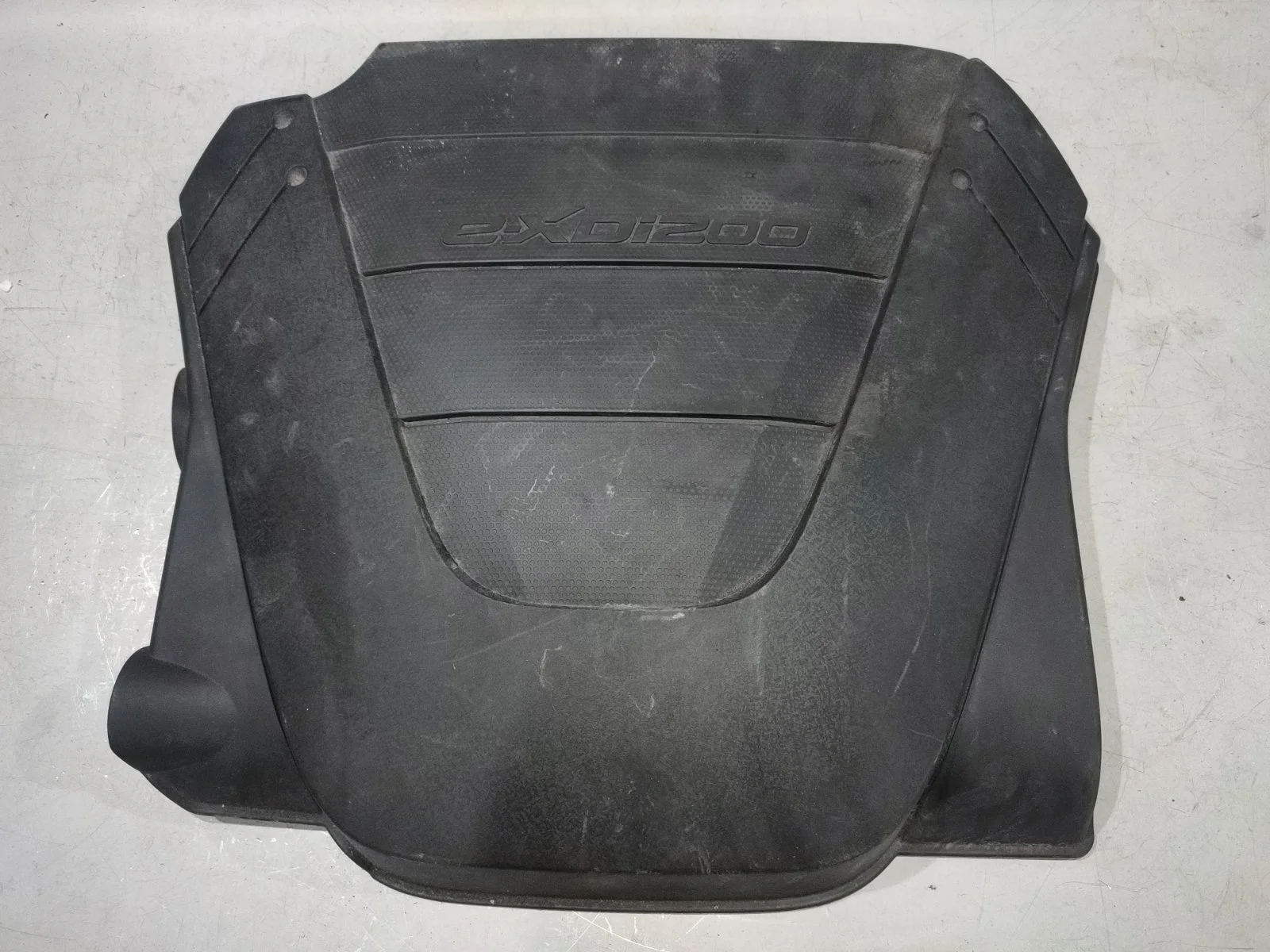 Крышка двигателя декоративная SsangYong Actyon 2014 C200