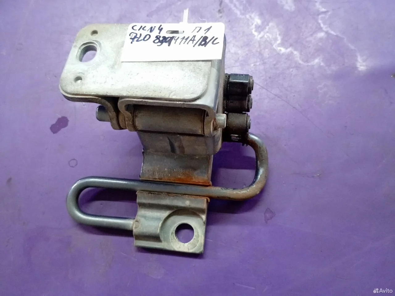 Петли двери передний левый vw touareg 7l0831411a