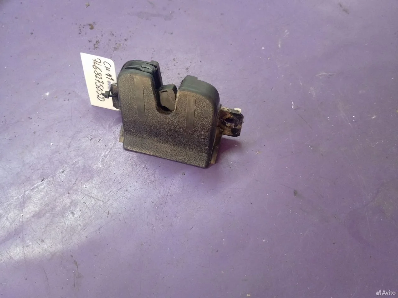 Замок крышка багажника vw touareg 7l6827505d