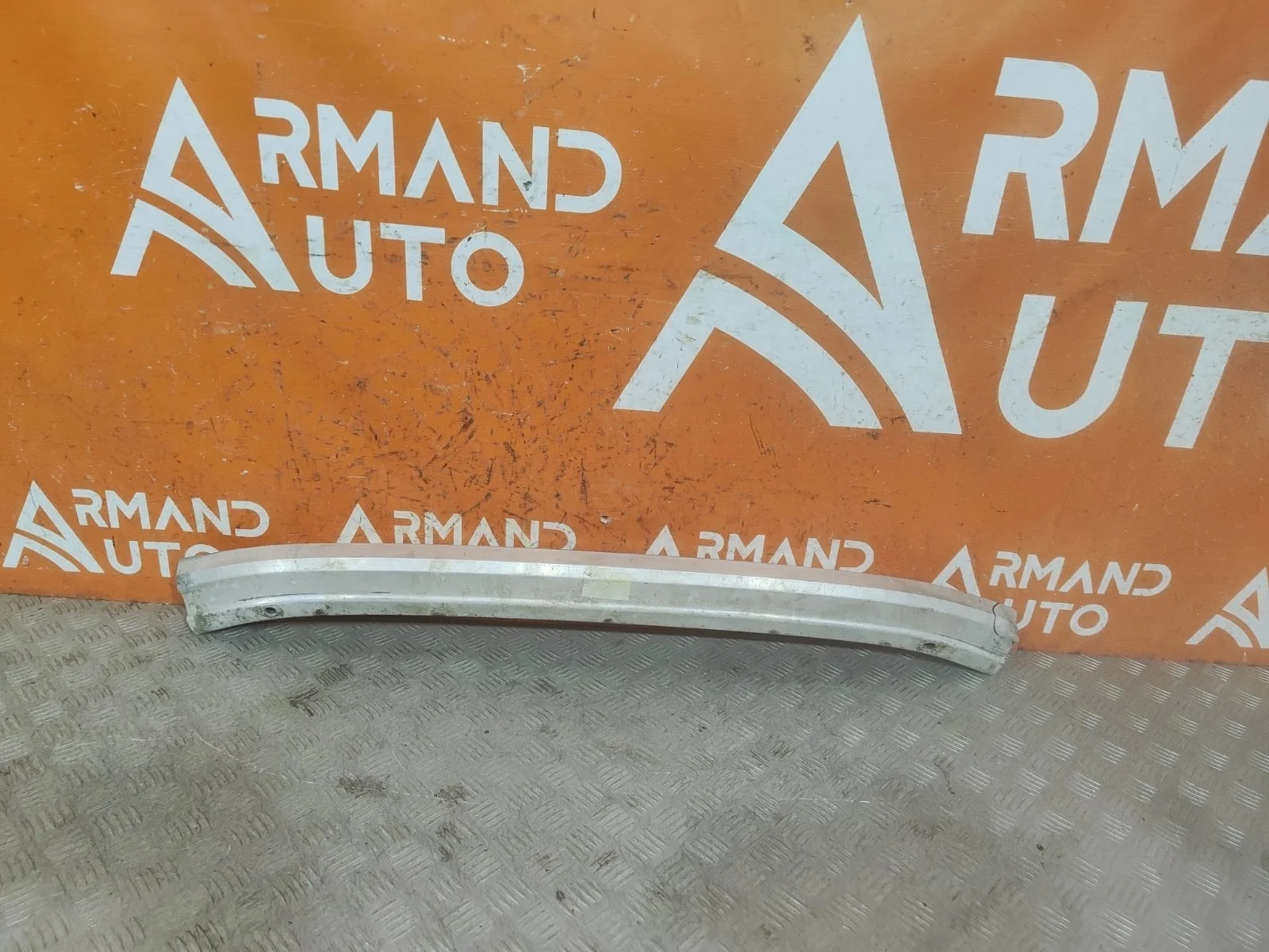 Усилитель бампера Audi Q7 2005-2015 4L