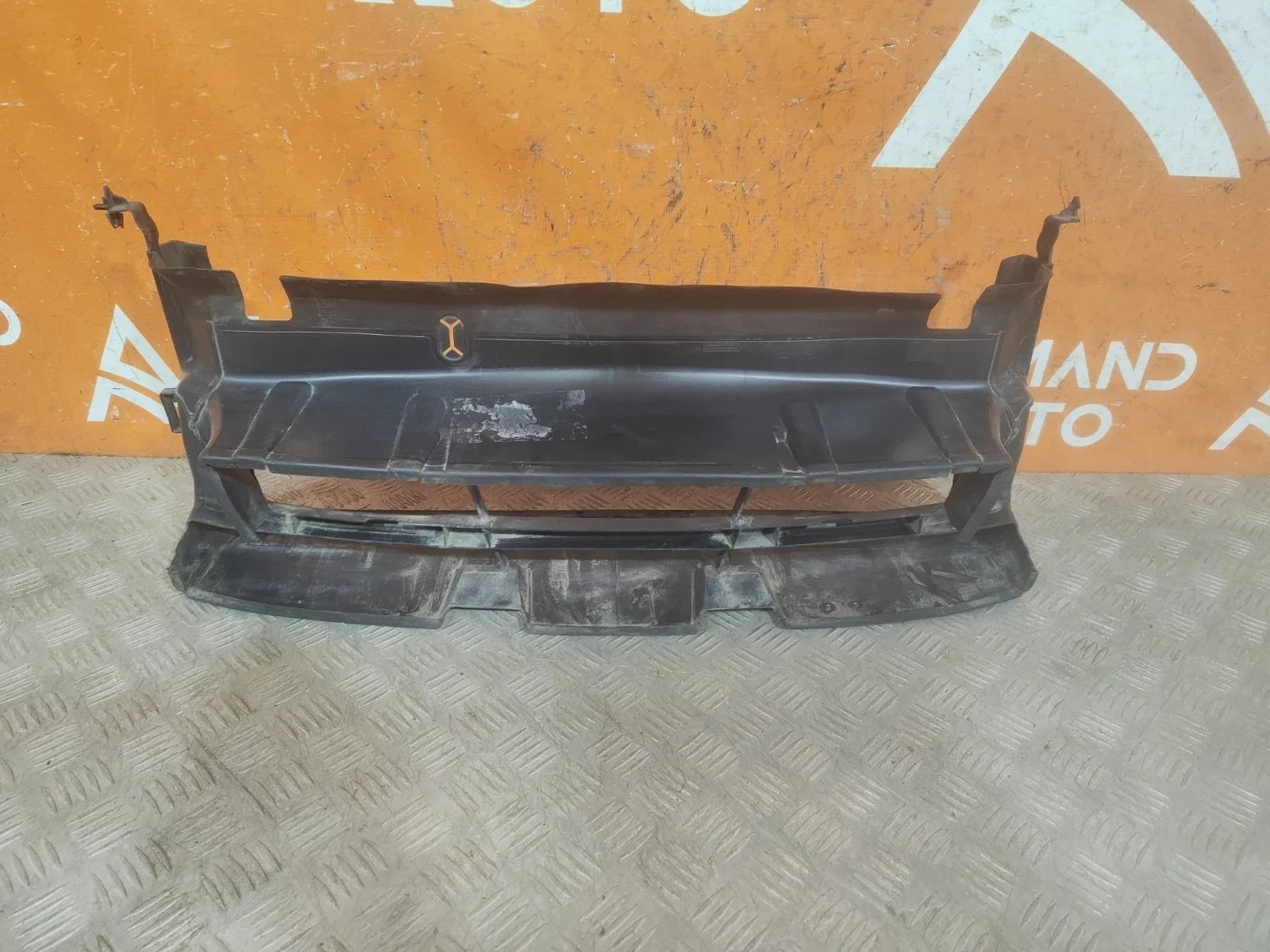 Воздуховод радиатора нижний BMW 3 series 2015-2020 F30 F31