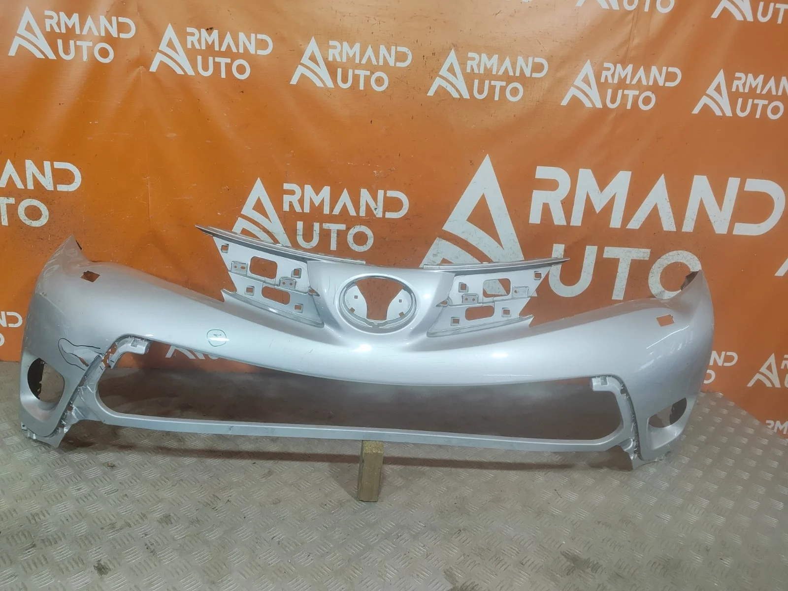 Бампер Toyota RAV4 2012-2015 CA40