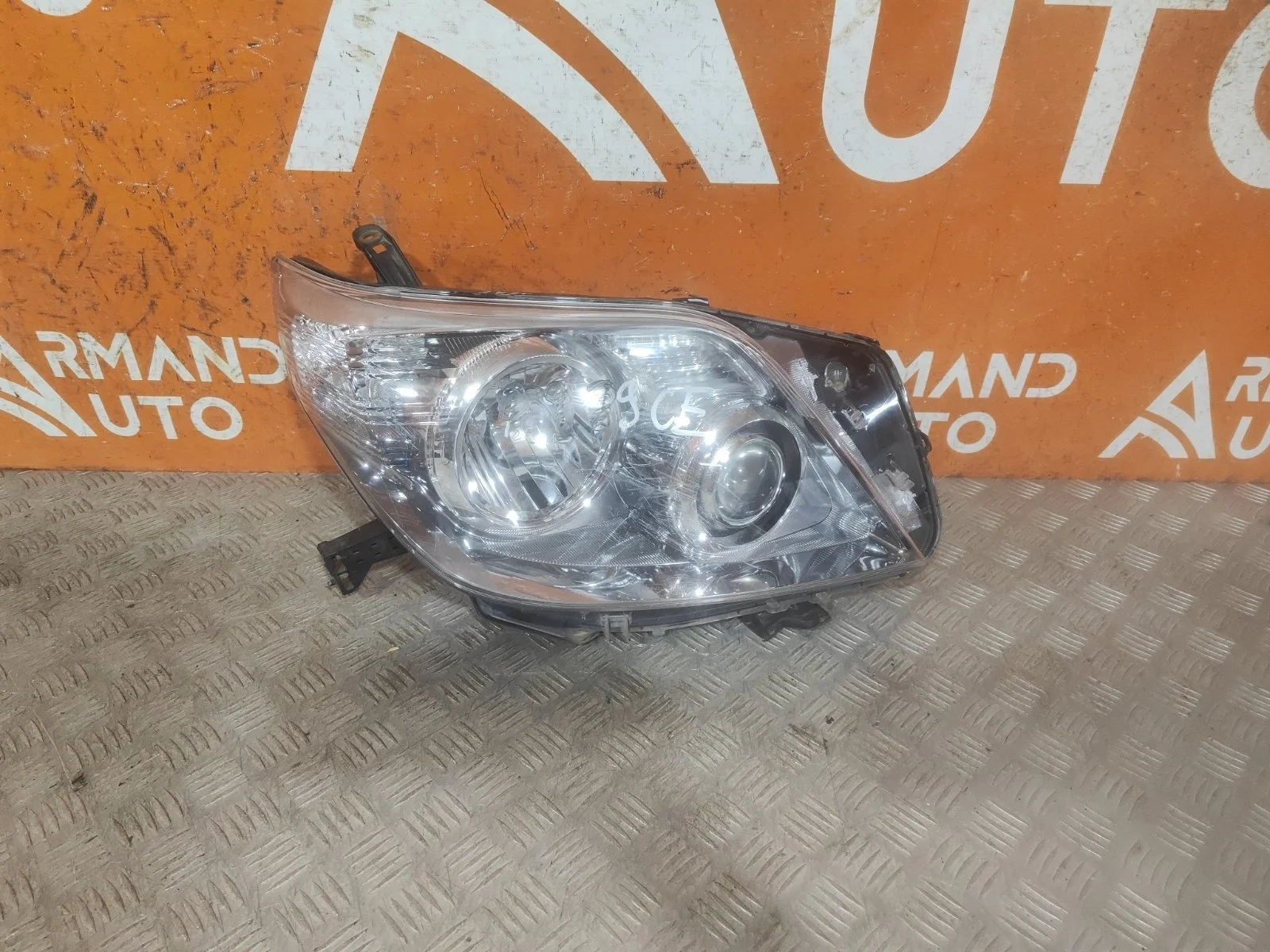 Фара Toyota Land Cruiser Prado 2009-2013 150