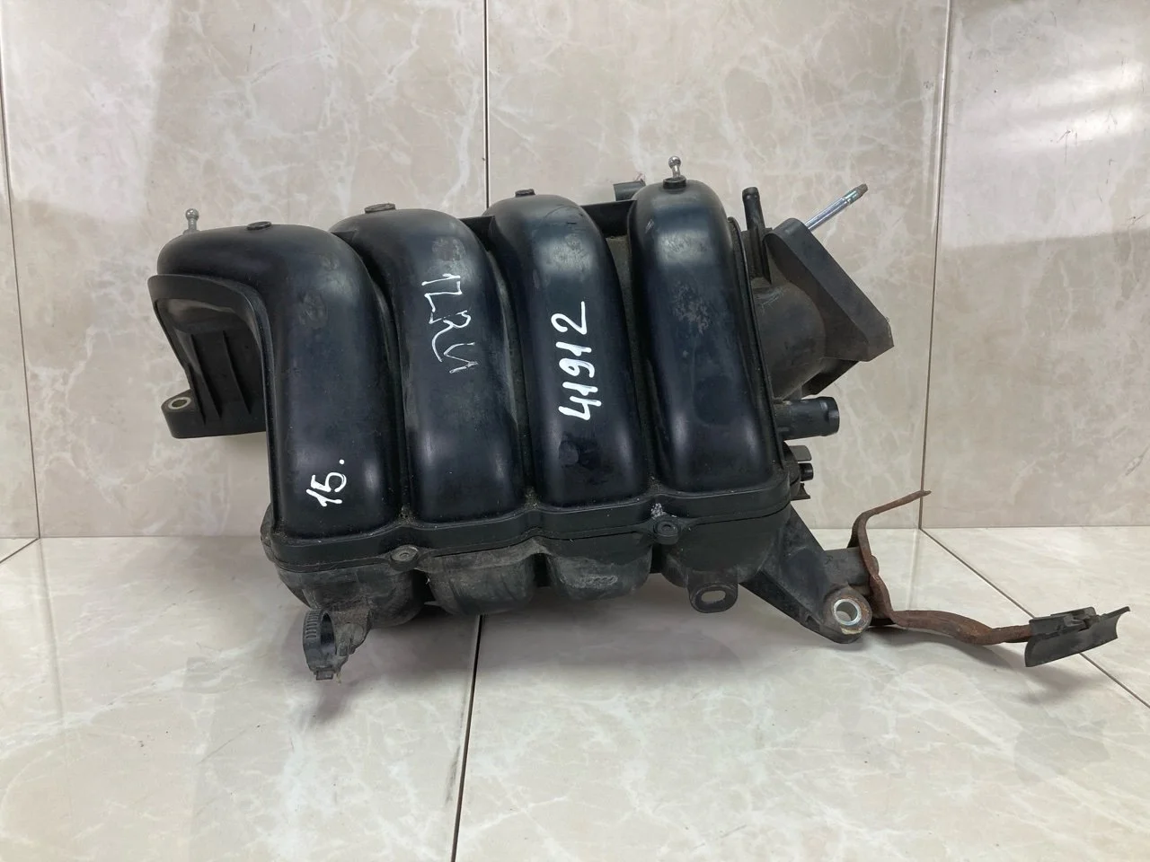 Коллектор впускной Toyota Corolla E150 2006-2013 1712037020 1.6 1ZRFE