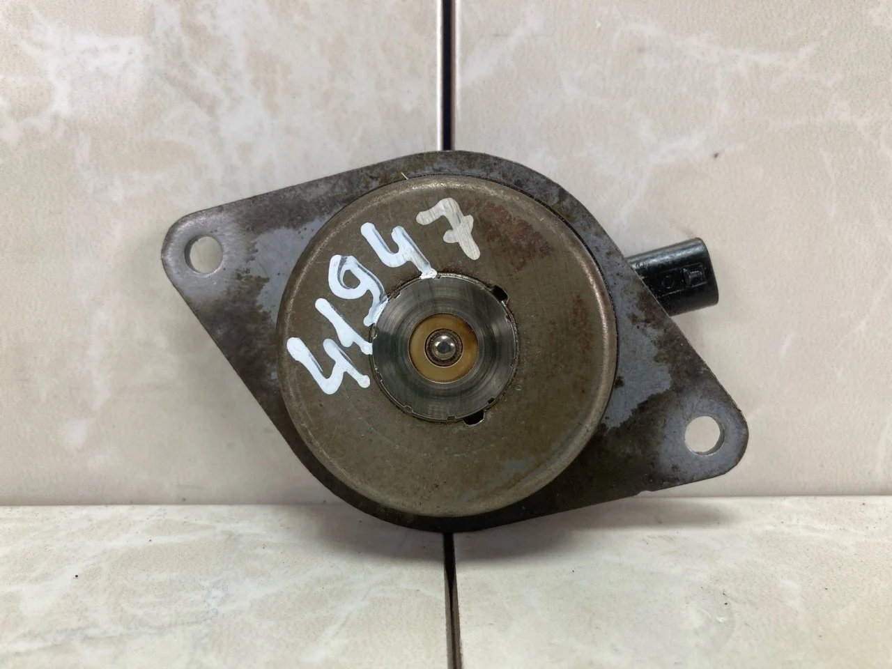 Электромагнитный клапан Opel Corsa D 2006-2014 55562223 1.2 A12XER, передний