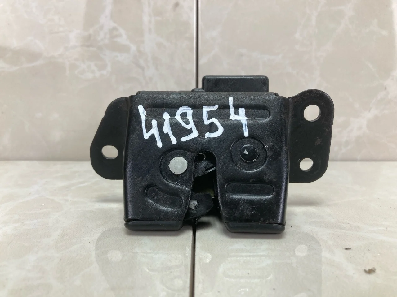 Замок крышки багажника Kia Sportage 3 Sl 2010-2016 812303W000