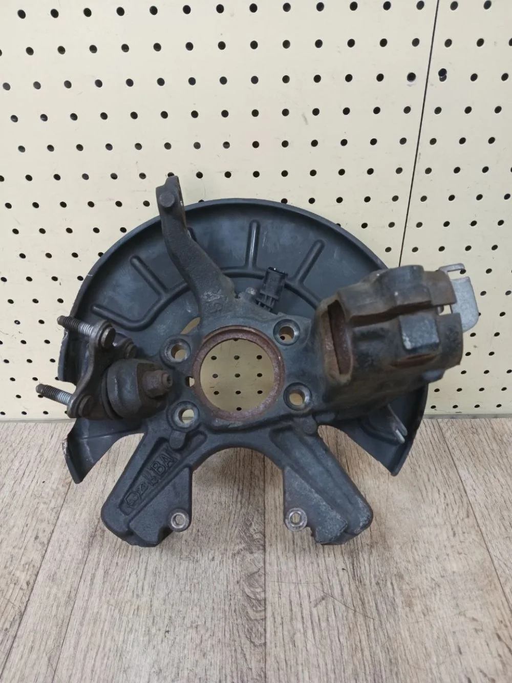 Кулак передний левый Volkswagen Jetta 6 1.6л Jetta VI (2010—2015) 162