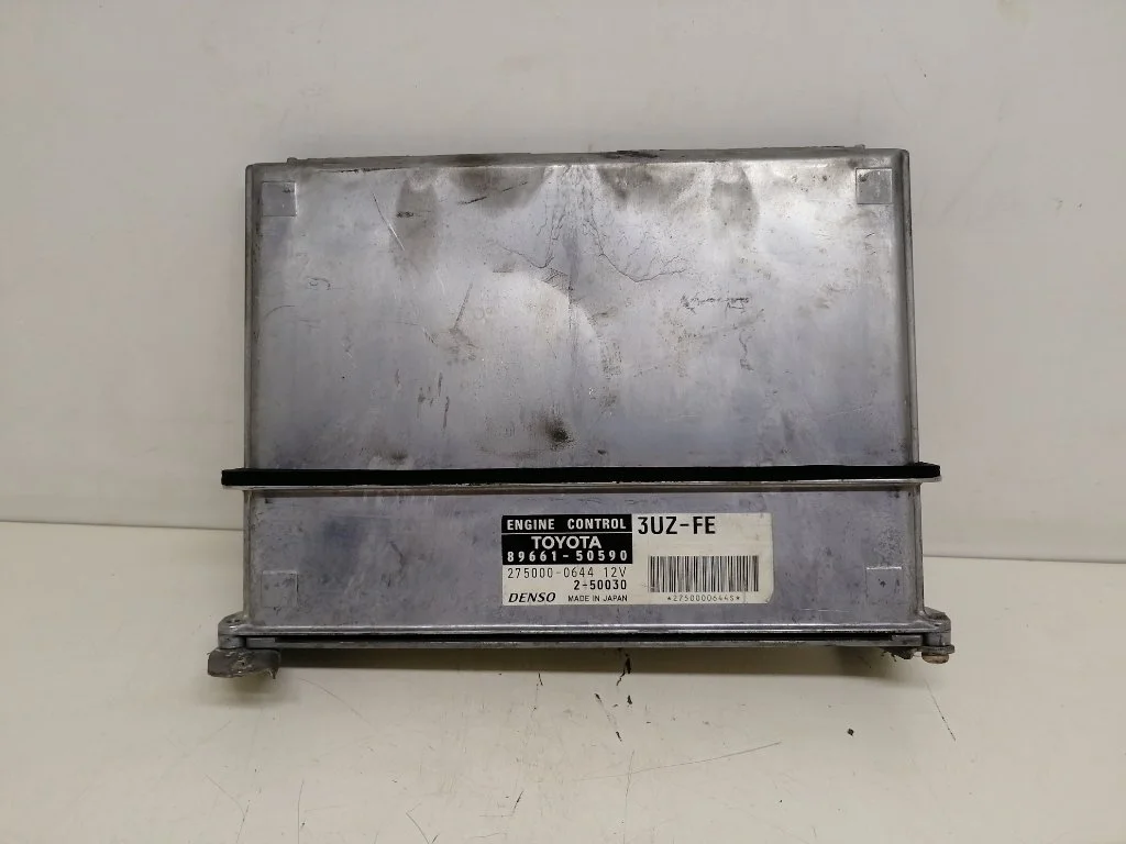 Блок управления двигателем Toyota Celsior UCF31