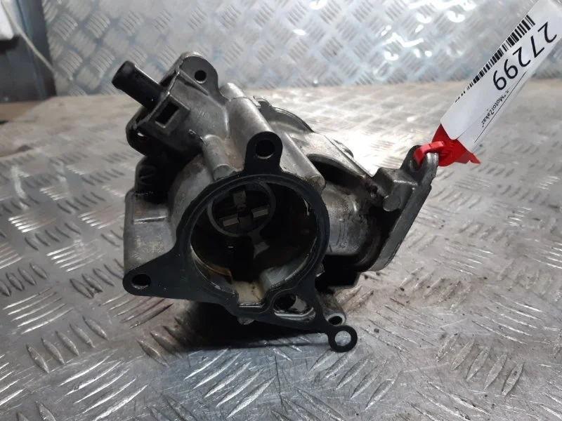 Вакуумный насос Skoda Yeti