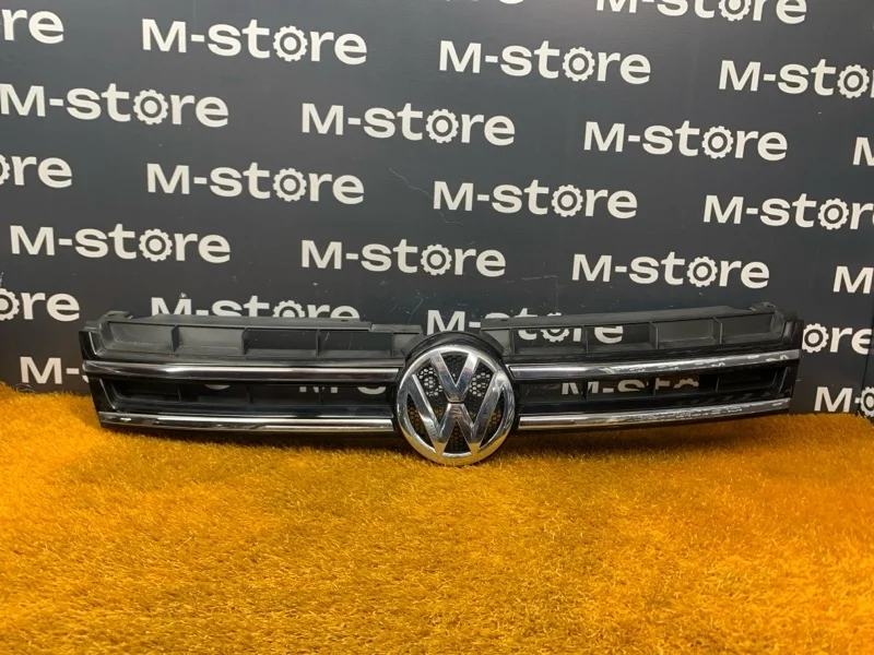 Решетка радиатора Volkswagen Touareg 2014 7P