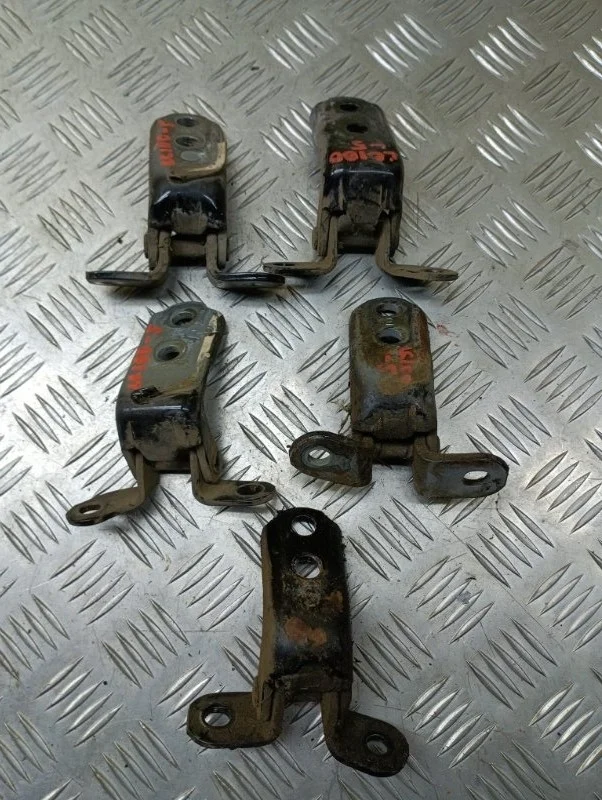 Петля двери Toyota Land Cruiser (100) 1998-2007 2004 Внедорожник