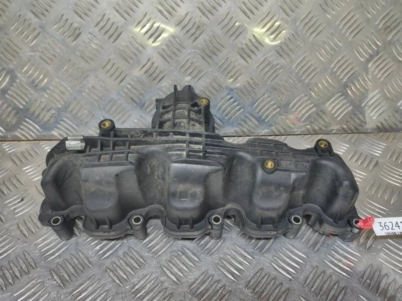 Коллектор впускной Volkswagen Golf 6 2.0TDI